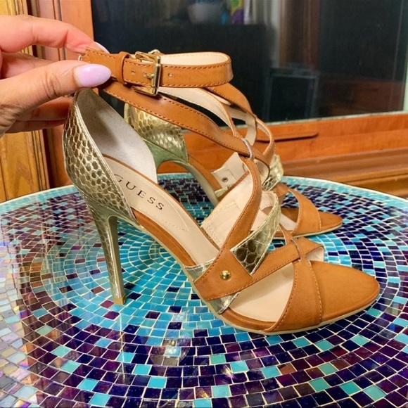 (SOLD) Guess Heels - Picture 12 of 12